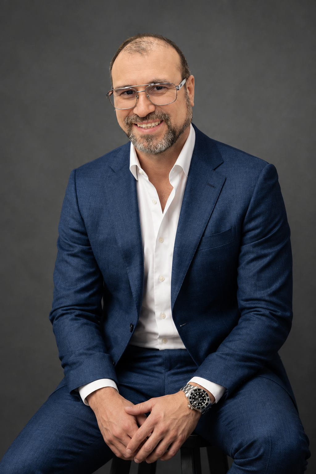 Retrato profissional do Dr. Diego Lamoia com blazer azul